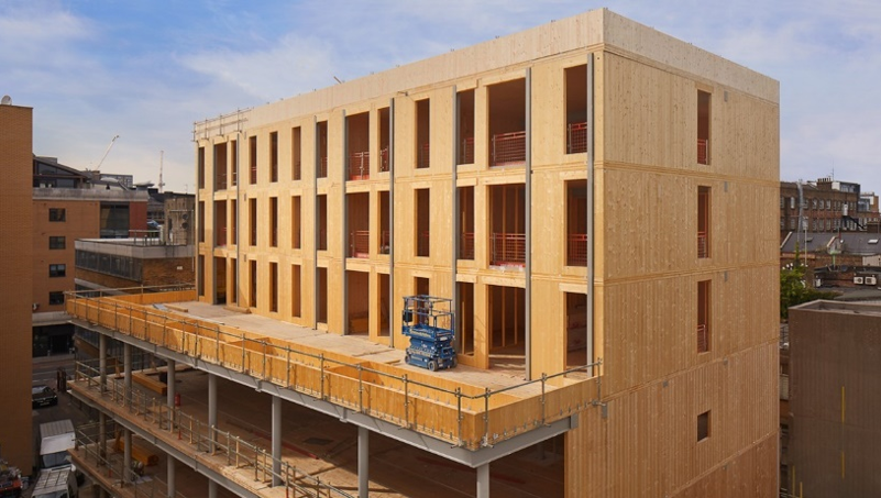 Figura 21: Edifício de vários pisos em CLT (Madeira e Construção, 2022)
